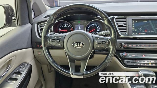 Kia Canival 9 seater Noblesse 2019 — фото 1