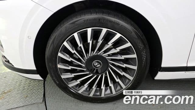 Hyundai Grandeur Calligraphy 2025 — фото 1