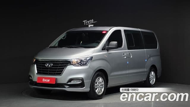 Hyundai New Grand Starex Van 5 seater Modern 2018