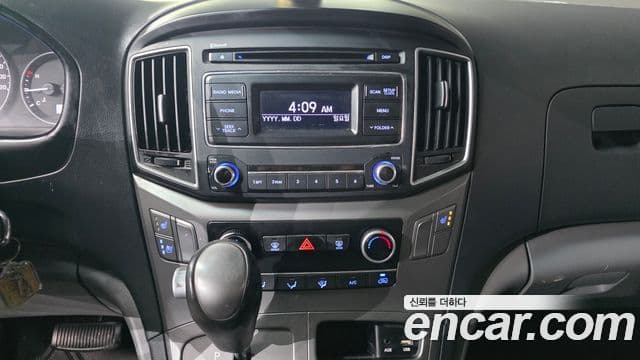 Hyundai Starex Van 5 seater Modern 2018 — фото 1