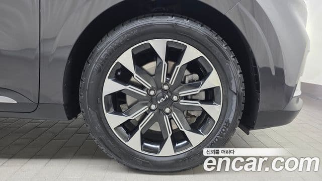 Kia Canival Gasoline 7 seater Noblesse 2023 — фото 1