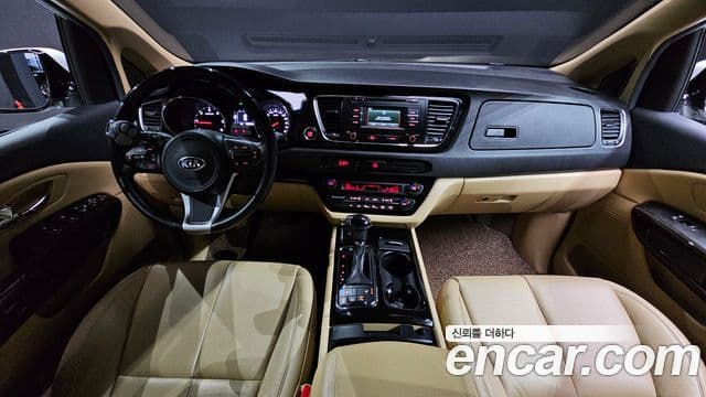 Kia Canival 7 seater Limousine VIP 2016 — фото 1