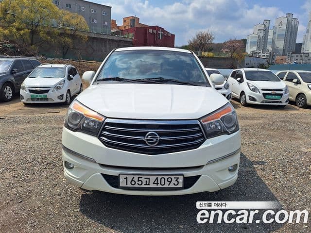 KG Mobility Korando Turismo 2 WD LT 9 seater 2014