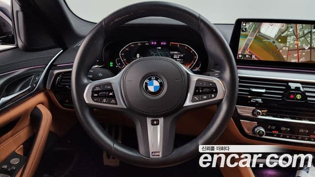 BMW 5-Series 520 i M Sport 2023 — фото 1