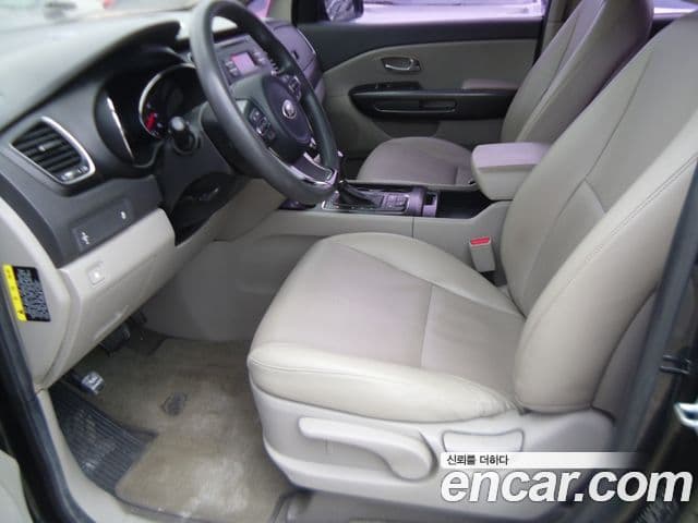 Kia Canival 11 seater Deluxe 2016 — фото 1