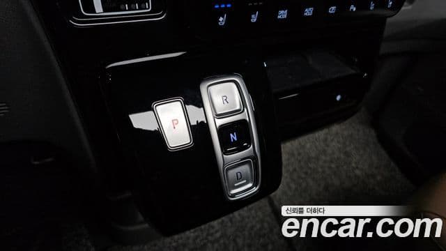 Hyundai Staria 4 WD Lounge 9 seater Inspiration 2023 — фото 1