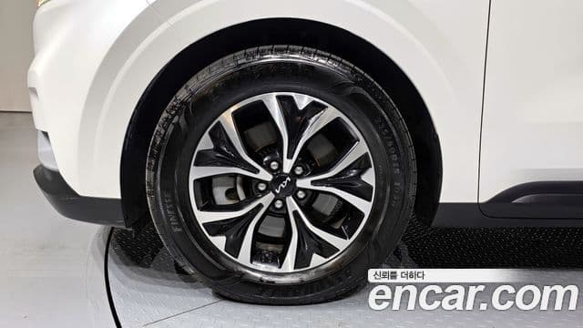 Kia Canival Gasoline 9 seater Prestige 2023 — фото 1