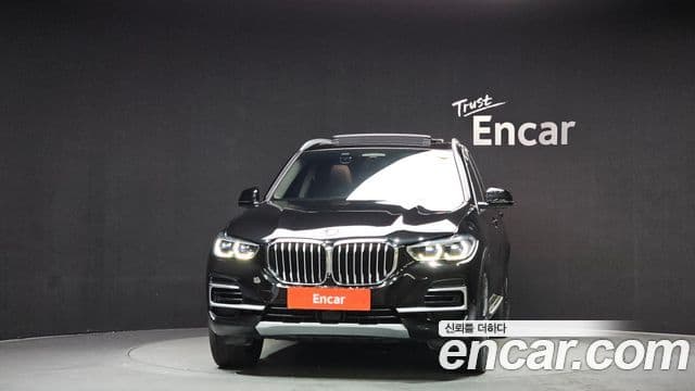 BMW X5 xDrive 40 i xLine 2022 — фото 1