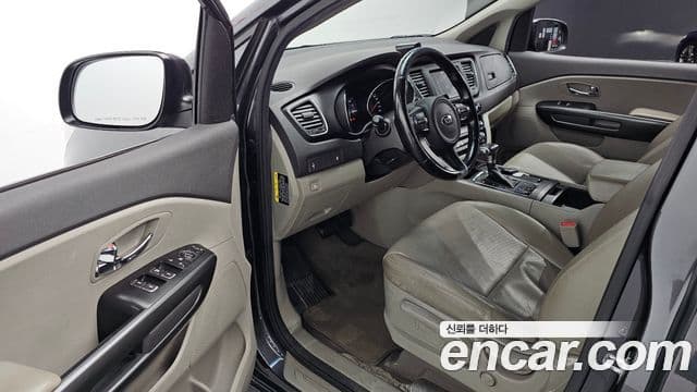 Kia Canival 9 seater Luxury 2017 — фото 1
