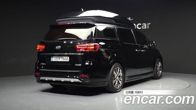Kia Canival 9 seater Limousine Noblesse Special 2019 — фото 1