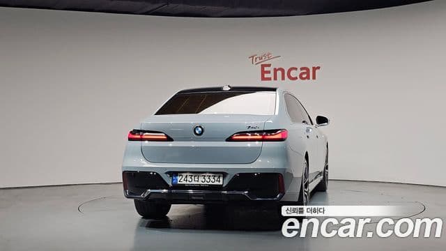 BMW 7-Series 740 i sDrive M Sport 2023 — фото 1