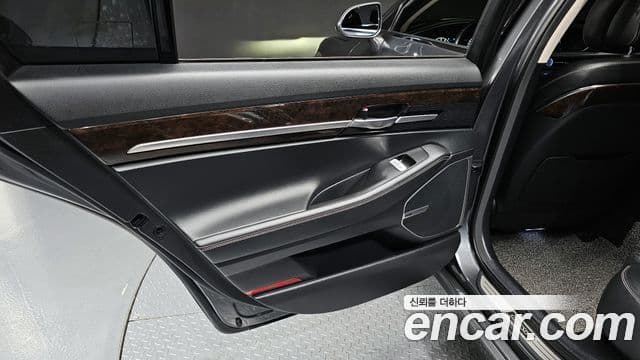 Genesis G90 3.8 AWD Luxury 2019 — фото 1