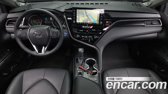 Toyota Camry 2.5 XLE Hybrid 2023 — фото 1