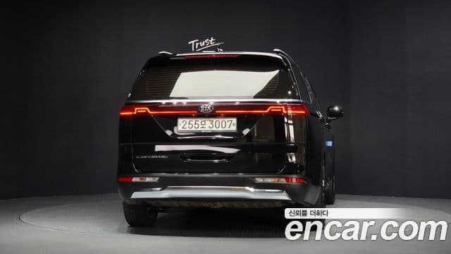 Kia Canival 9 seater Signature 2021 — фото 1