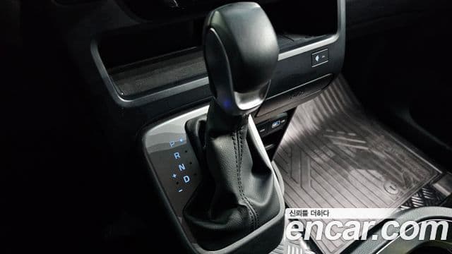Hyundai Staria Cargo 5 seater Modern 2023 — фото 1
