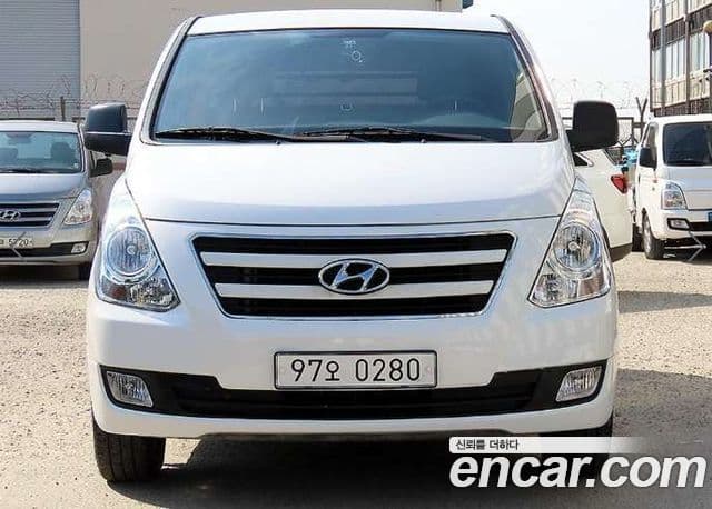 Hyundai Grand Starex 3 seater Van Smart 2018
