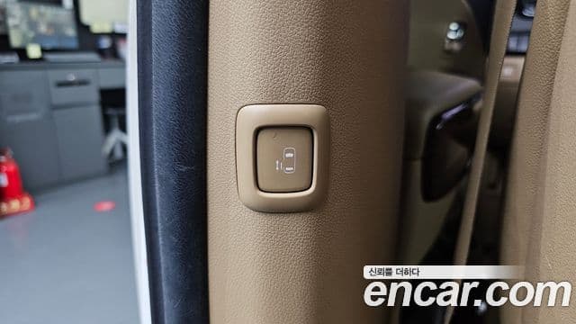 Kia Canival 9 seater Limousine Prestige 2016 — фото 1