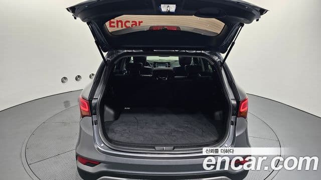 Hyundai Santafe Diesel 2.0 2 WD Exclusive 2017 — фото 1