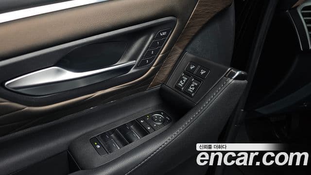Toyota Alphard 2.5 HEV Executive AWD 2025 — фото 1