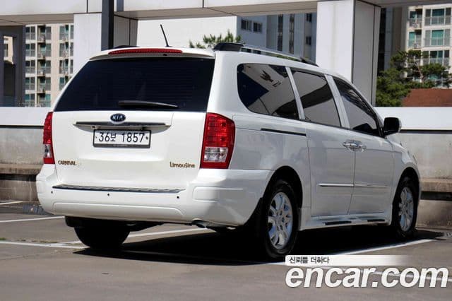Kia Canival NewCarnival Limousine GLX High-Deluxe 2011 — фото 1