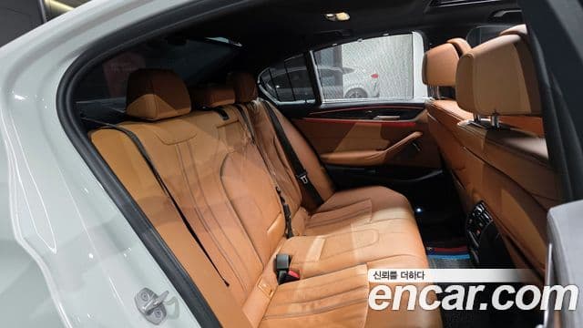 BMW 5-Series 520 i M Sport 2022 — фото 1