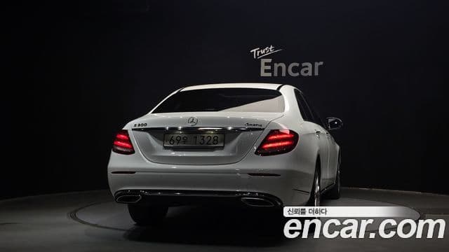 Mercedes-Benz E-Class E300 4 MATIC Exclusive Standard 2018 — фото 1