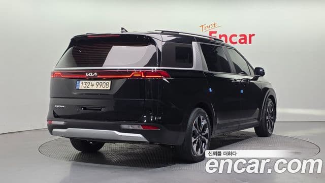 Kia Canival 9 seater Prestige 2023 — фото 1