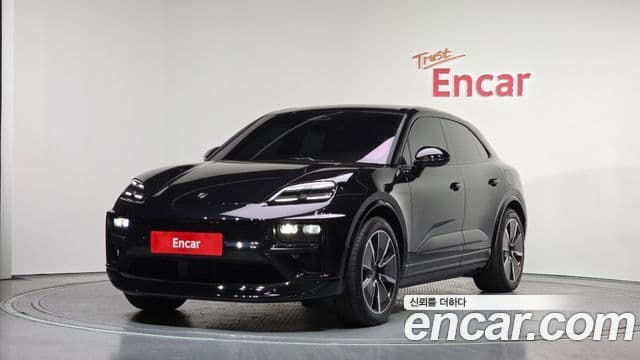 Porsche Macan EV Turbo 2025