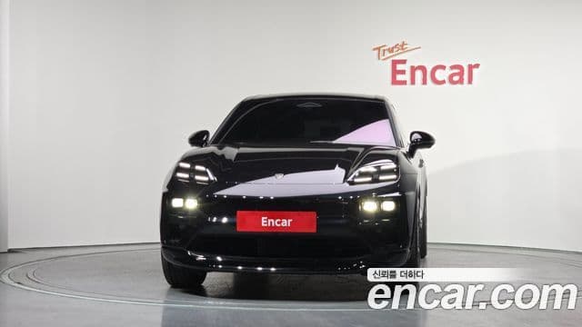 Porsche Macan Turbo 2025 — фото 1