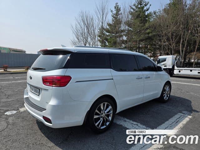 Kia Canival 9 seater Prestige 2019 — фото 1