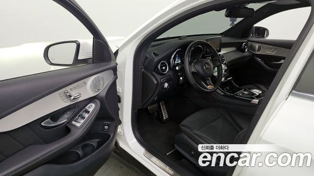 Mercedes-Benz GLC-Class GLC300 4 MATIC AMG Line Coupe 2019 — фото 1