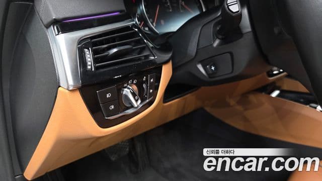 BMW 5-Series 520 i Luxury 2018 — фото 1