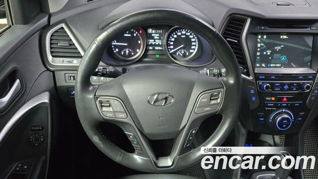 Hyundai Santafe Diesel 2.0 2 WD Value Plus 2018 — фото 1
