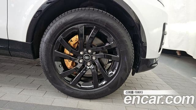 Land Rover Discovery 3.0 SD6 Landmark Edition 2020 — фото 1