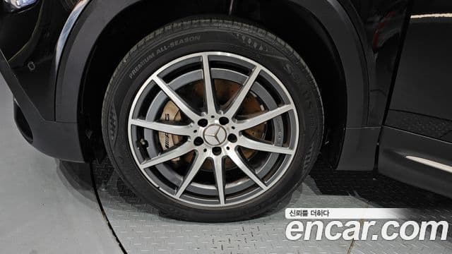 Mercedes-Benz GLB-Class AMG GLB35 4 MATIC 2023 — фото 1