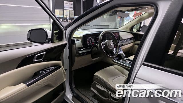 Kia Canival 9 seater Prestige 2021 — фото 1