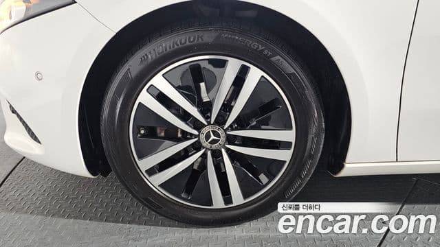 Mercedes-Benz A-Class A200 d Sedan 2021 — фото 1