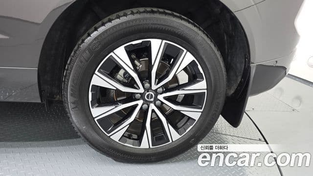 Volvo XC60 B5 Ultimate Bright 2023 — фото 1