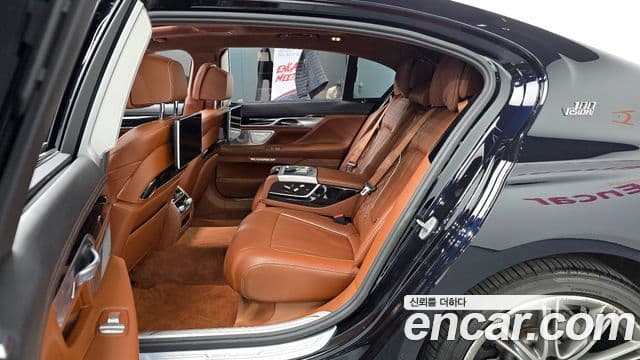 BMW 7-Series 750 Li xDrive Vision 100 Edition 2016 — фото 1