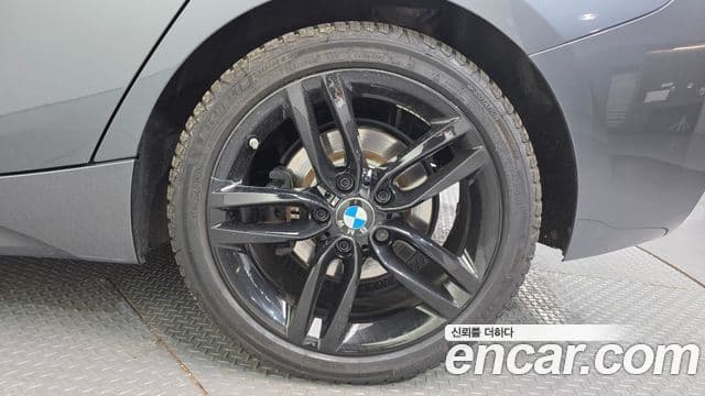 BMW 1-Series 118 d M Sport Shadow 5-door 2018 — фото 1