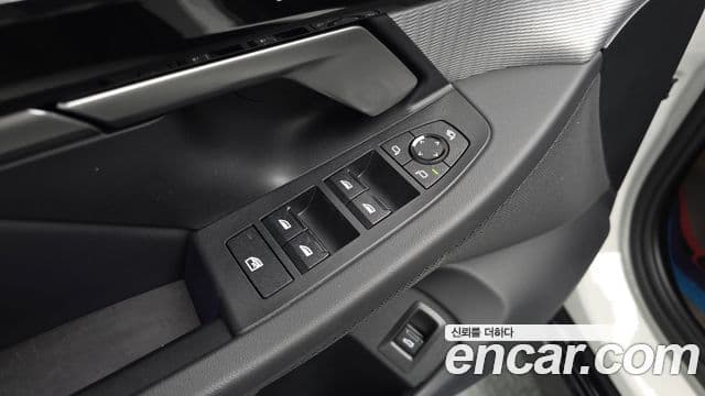 BMW 5-Series 520 i M Sport 2024 — фото 1