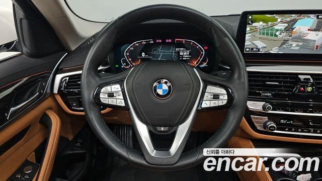 BMW 5-Series 520 i Luxury 2023 — фото 1