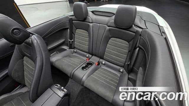 Mercedes-Benz C-Class C200 Cabriolet 2023 — фото 1