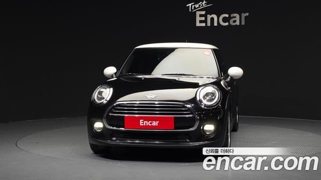 Mini Cooper Base Third Generation 2019 — фото 1