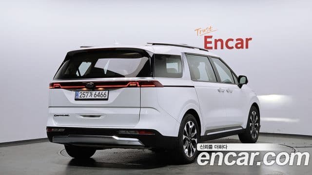 Kia Canival 9 seater Signature 2021 — фото 1