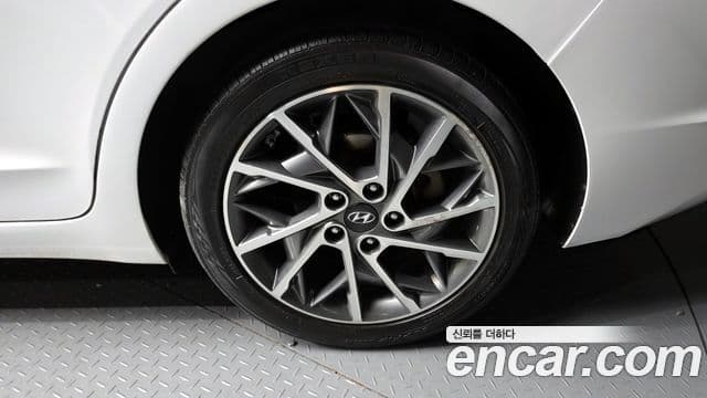 Hyundai AVANTE 1.6 Style 2019 — фото 1