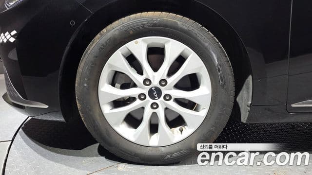Kia K8 2.5 Gasoline 2 WD Noblesse 2023 — фото 1