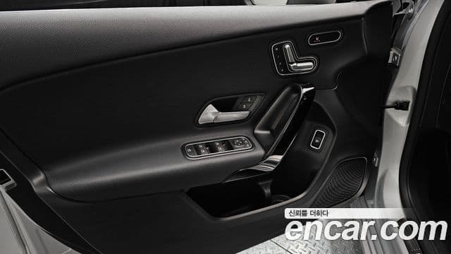 Mercedes-Benz A-Class A220 Sedan 2020 — фото 1