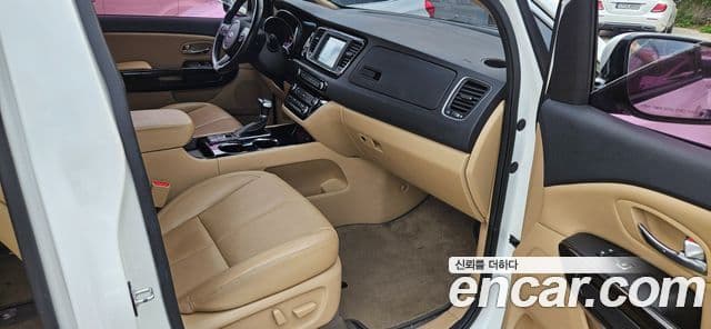 Kia Canival 7 seater Limousine VIP 2019 — фото 1