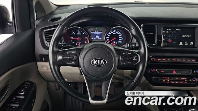 Kia Canival 9 seater Luxury 2020 — фото 1
